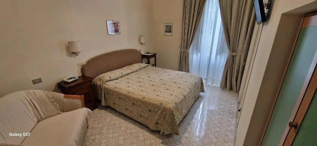 DOUBLE STANDARD Room, Hotel Toro, Naples