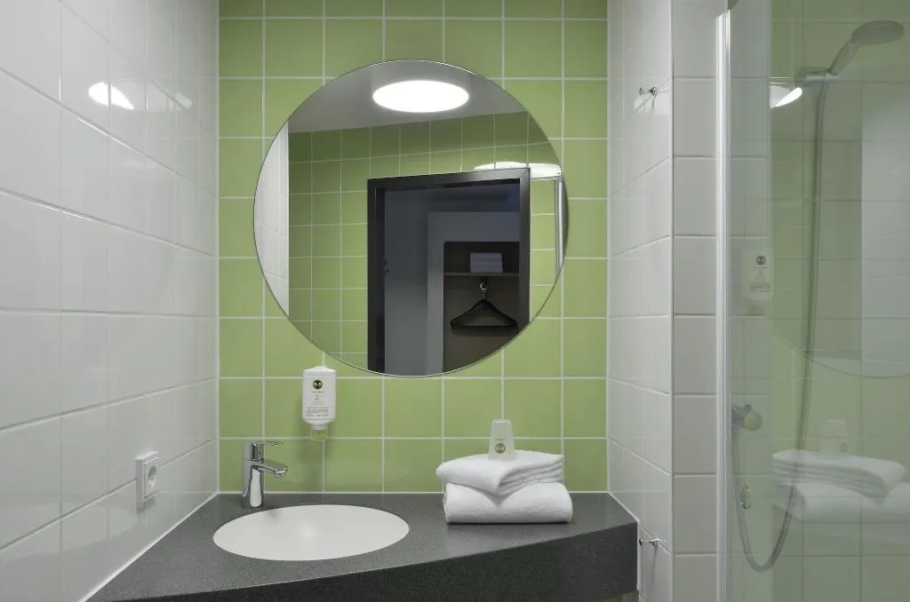 TRIPLE STANDARD Room, B&B Hotel Berlin-Tiergarten, Berlin