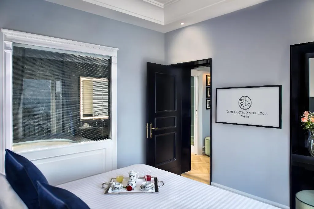 Room, Grand Hotel Santa Lucia, Naples