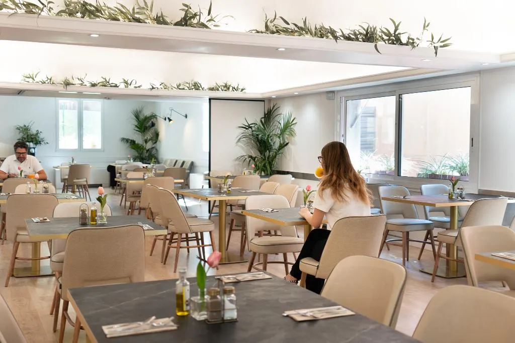 Restaurant, Tres Torres Atiram Hotel, Barcelona