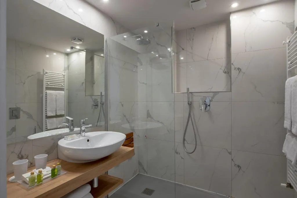 DOUBLE SUPERIOR LAKE VIEW Room, Olivi Hotel & Natural Spa, Milan