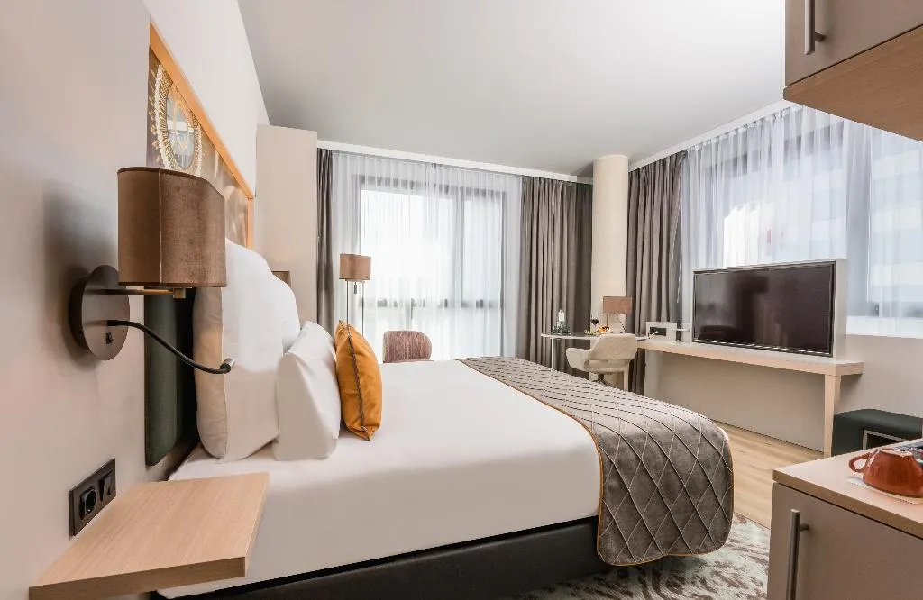SUITE CAPACITY 4 Room, Leonardo Royal Hotel Barcelona Fira, Barcelona