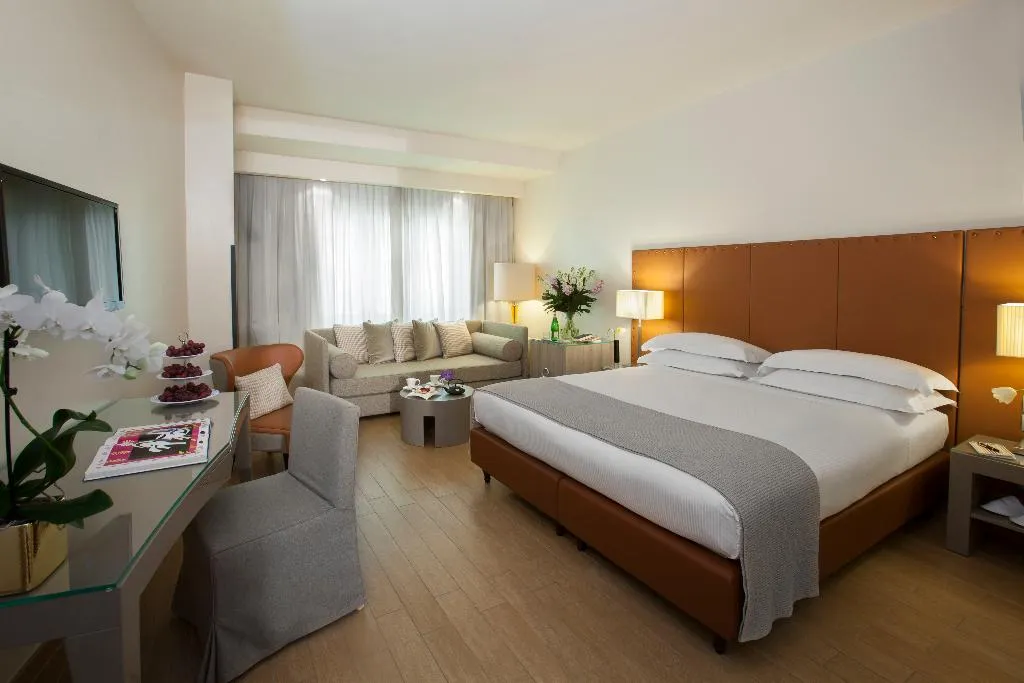 FAMILY ROOM STANDARD Room, Starhotels Michelangelo Firenze, Florence