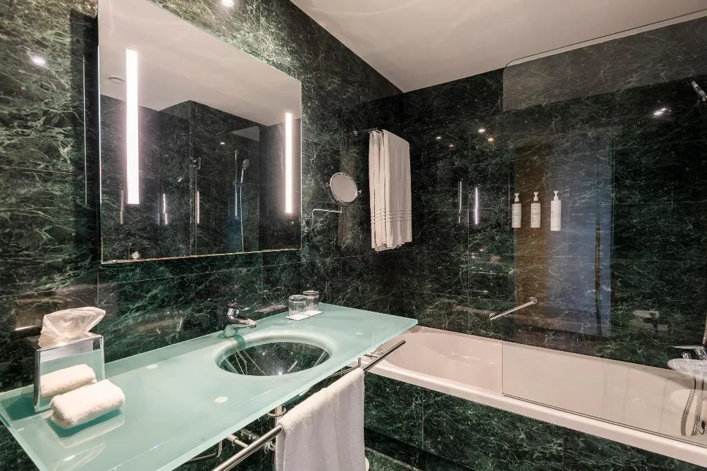 DOUBLE SUPERIOR Room, Leonardo Royal Hotel Barcelona Forum, Barcelona