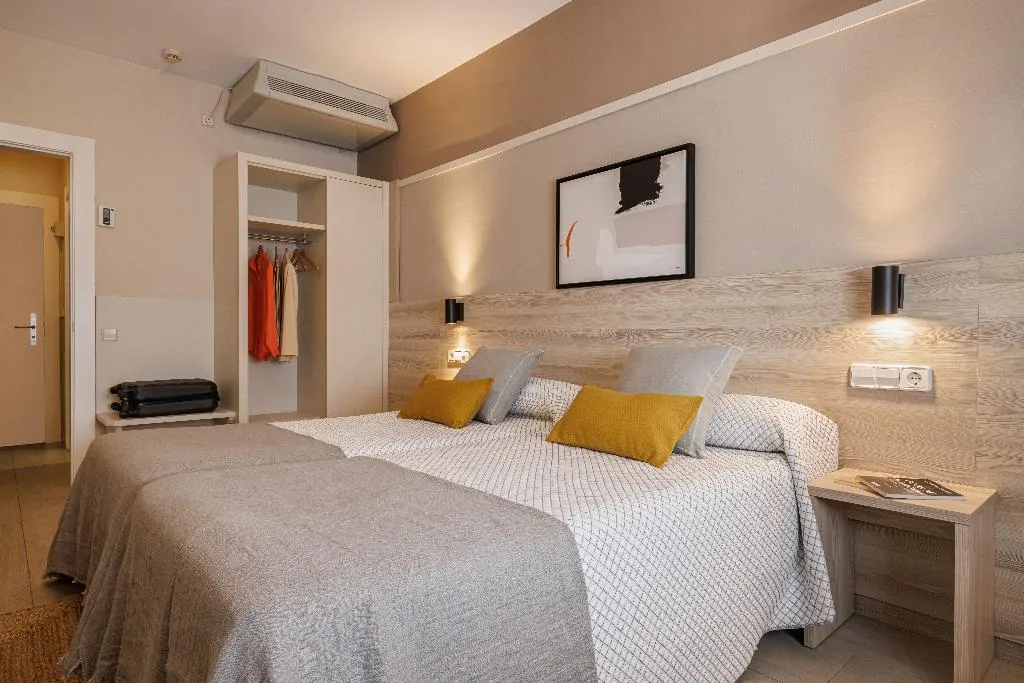 Double or Twin STANDARD Room, Bonanova Park, Barcelona