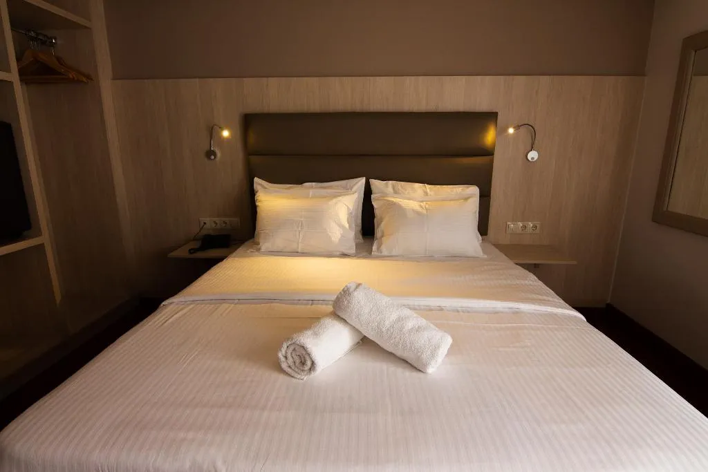 TRIPLE STANDARD Room, Anemoni, Athens