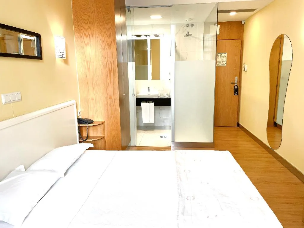 DOUBLE SUPERIOR Room, Universal, Porto