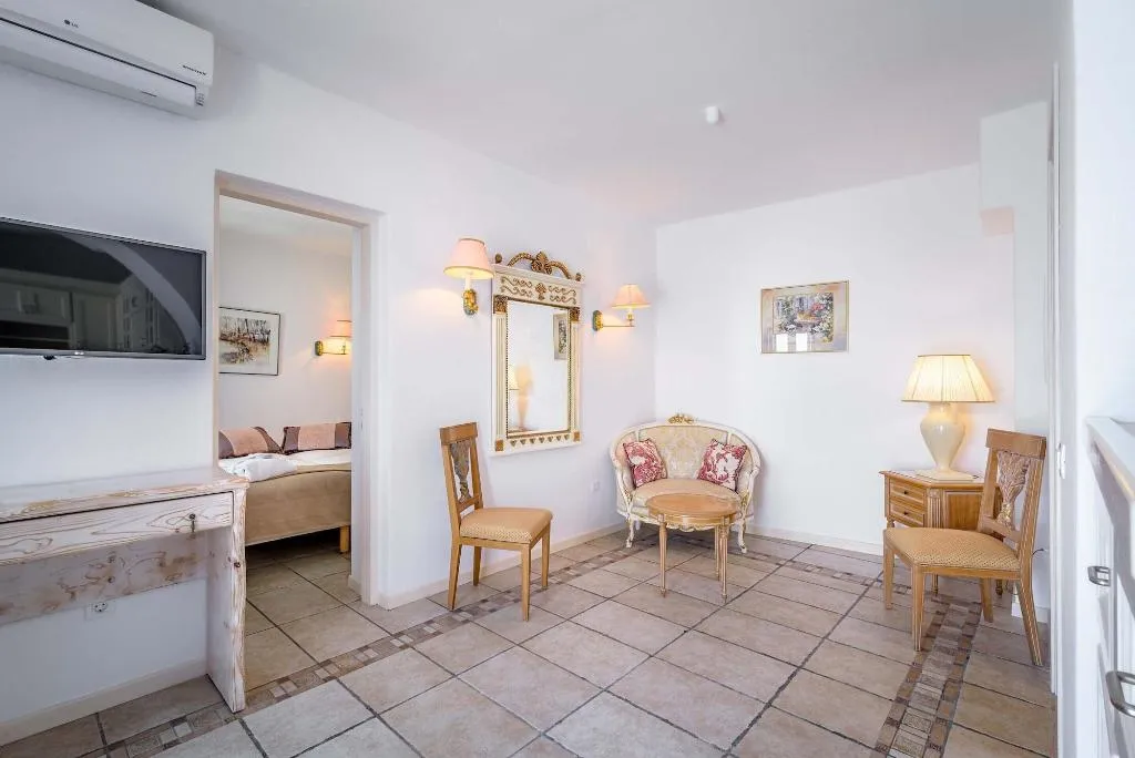 Room, Golden Grey Goose, Santorini