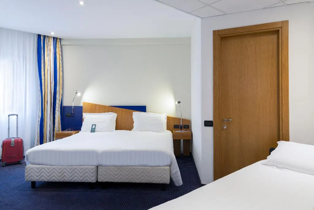 TRIPLE STANDARD Room, B&B Hotel Roma Tuscolana San Giovanni, Naples