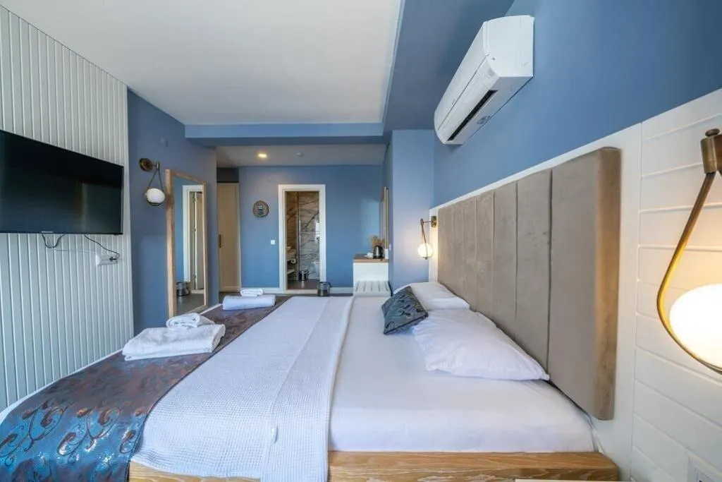 Room, Un Amor Hotel, Dalaman