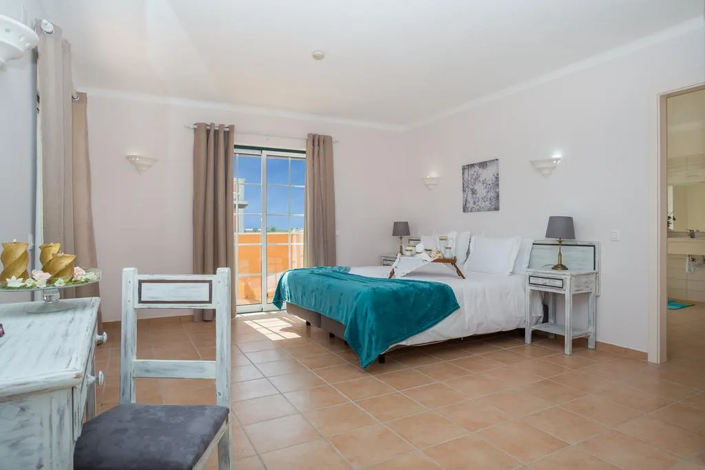 VILLA THREE BEDROOMS Room, Colina da Lapa, Algarve