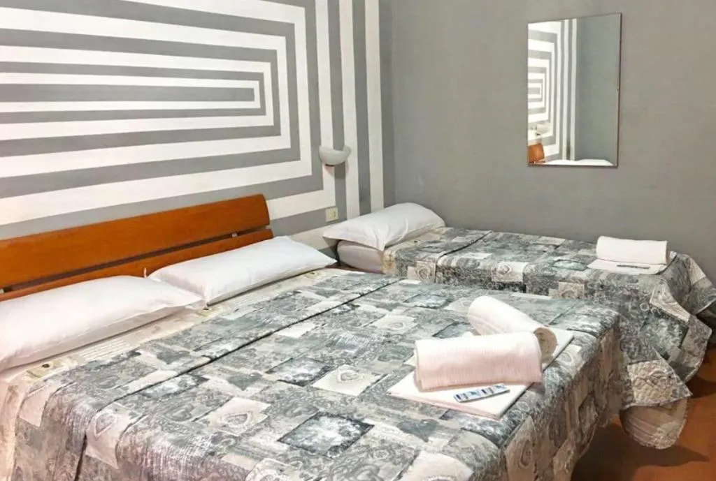 Room, Hi Termini, Naples