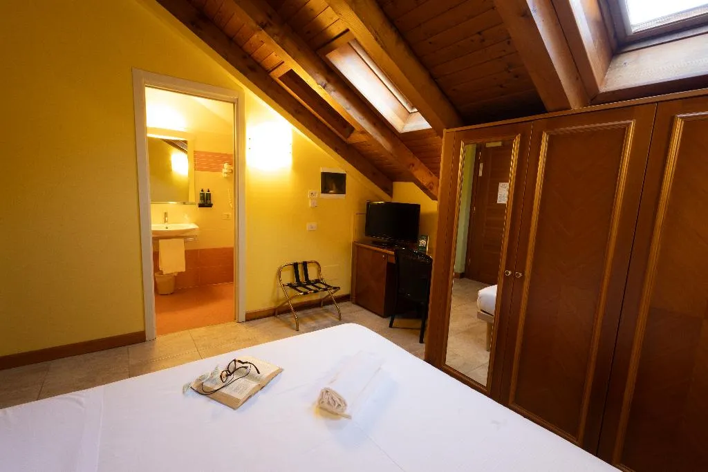 DOUBLE QUEEN SIZE BED Room, LVG Hotel Collection - Belvedere San Gottardo, Milan
