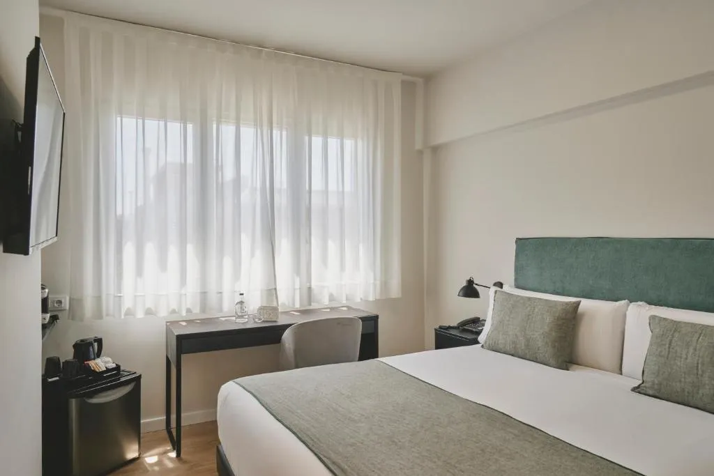 DOUBLE SINGLE USE STANDARD Room, Tres Torres Atiram Hotel, Barcelona