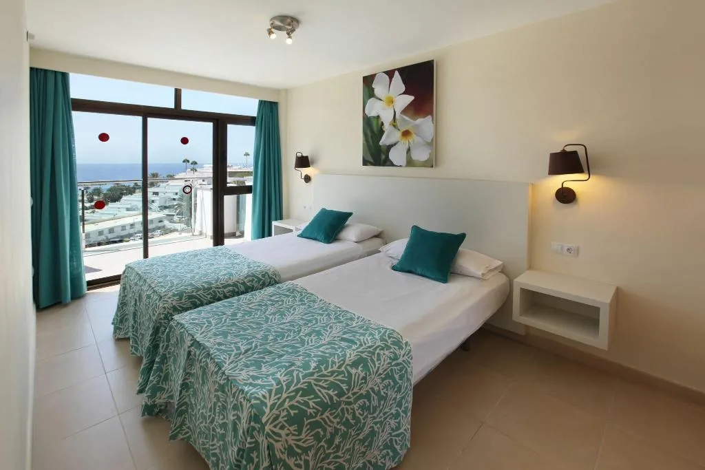 Room, Revoli, Gran Canaria