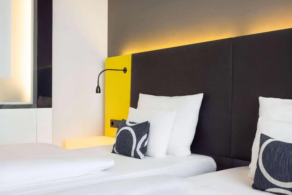 TWIN DELUXE Room, Vienna House by Wyndham Andel's Berlin, Berlin