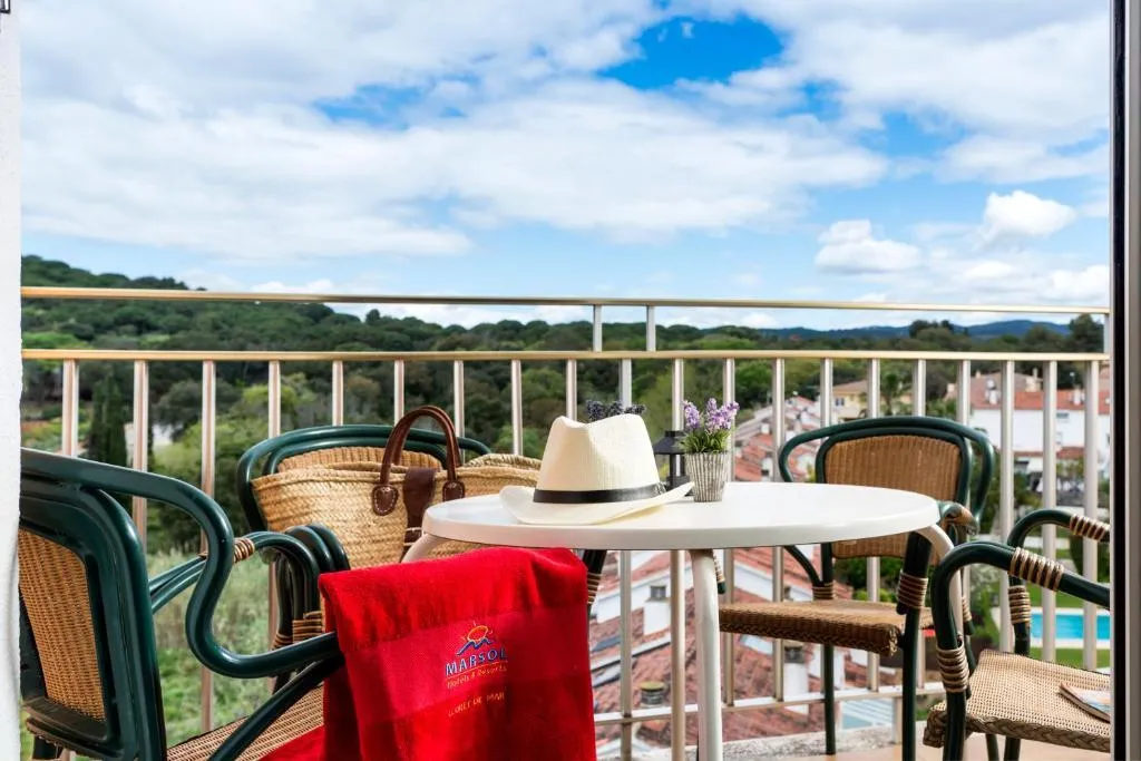 APARTMENT CAPACITY 8 THREE BEDROOMS Room, Apartaments Condado, Costa Brava