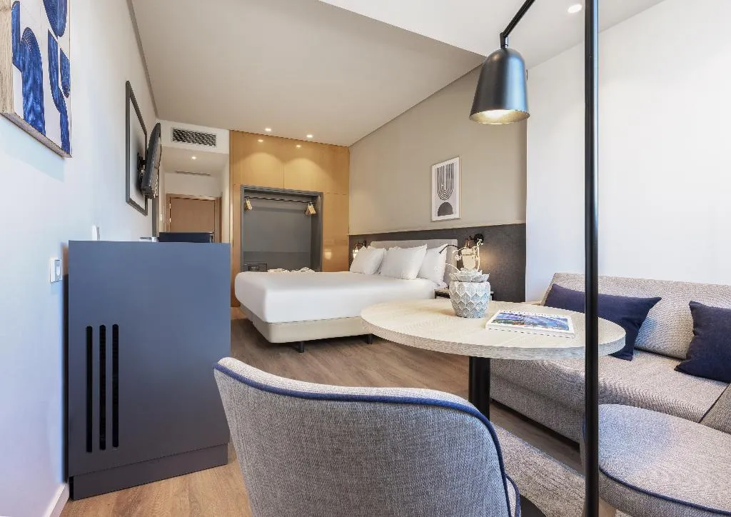 JUNIOR SUITE STANDARD Room, Málaga Alameda Centro Affiliated by Melia, Costa Del Sol