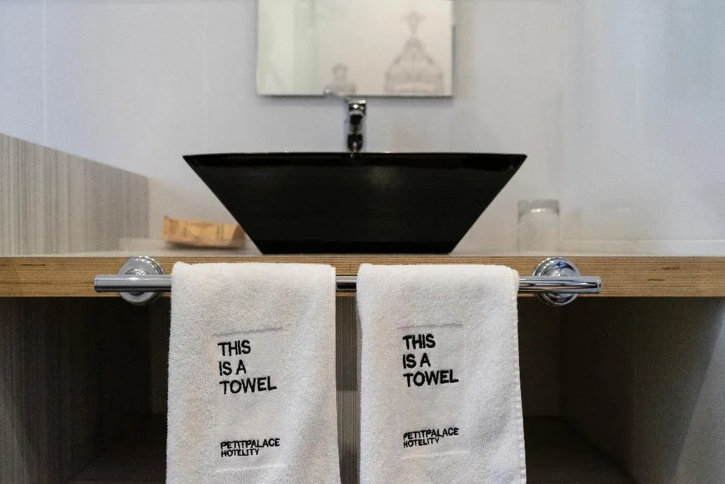 QUADRUPLE STANDARD Room, Petit Palace Savoy Alfonso XII, Madrid
