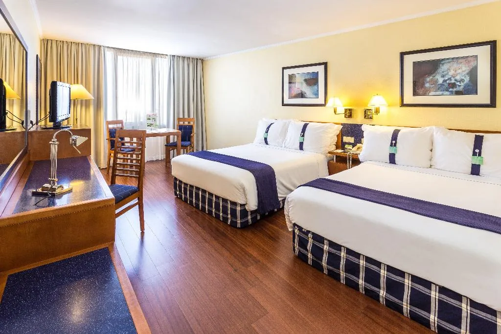 QUADRUPLE TWO DOUBLE BEDS Room, Holiday Inn Lisboa, Lisbon