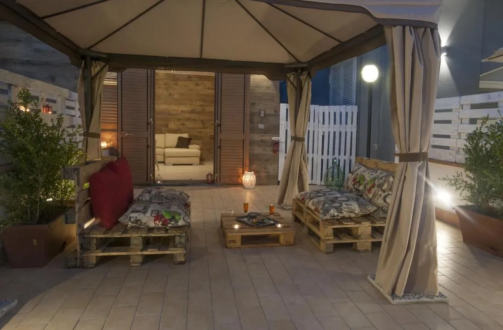 Terrace, City Pompei Accommodations, Naples