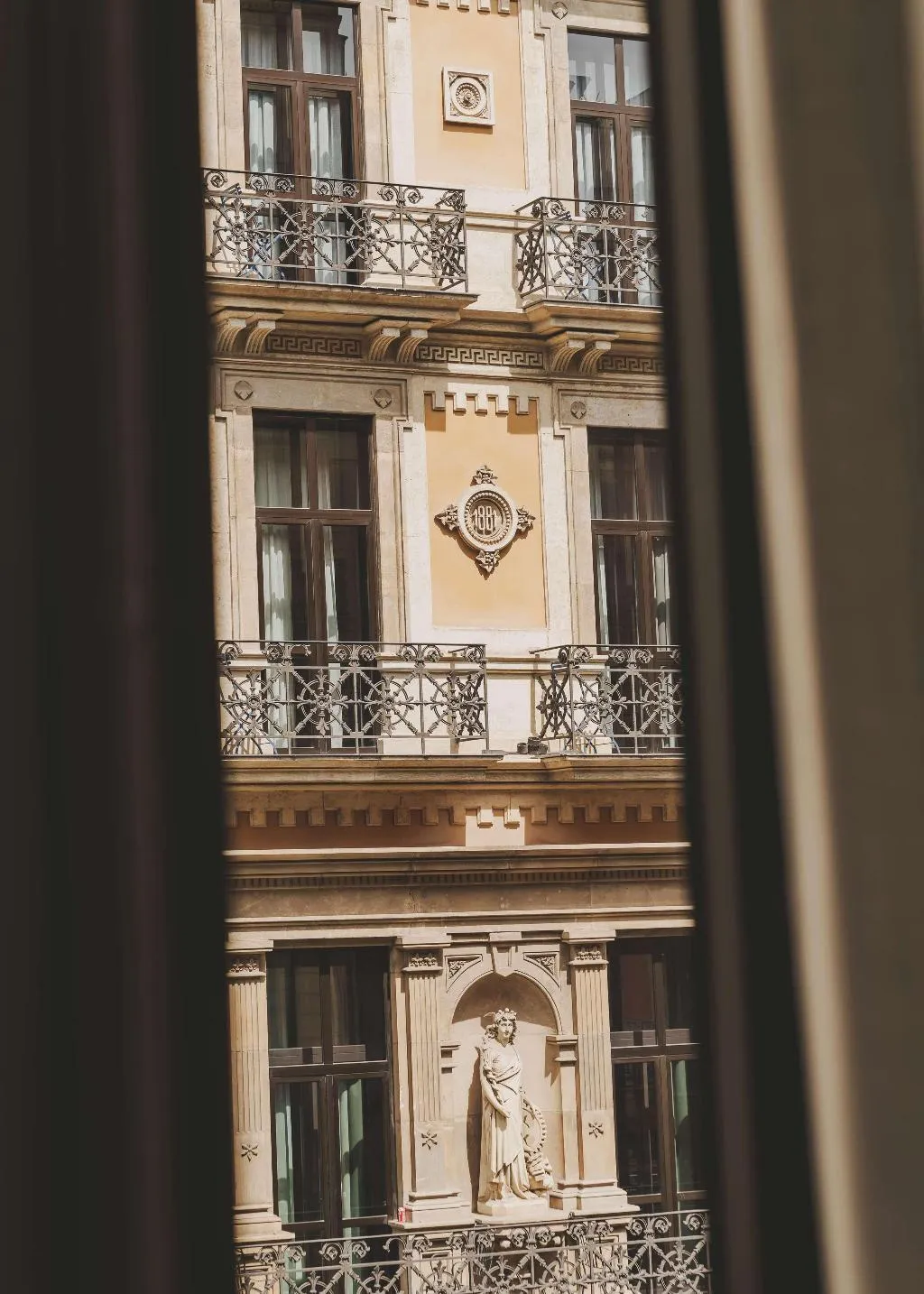 Room, Regina, Barcelona