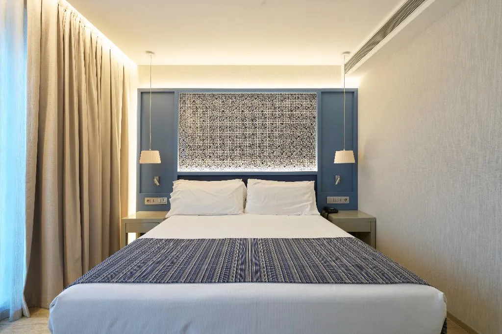 DOUBLE SINGLE USE WITH TERRACE Room, Catalonia Porto, Porto