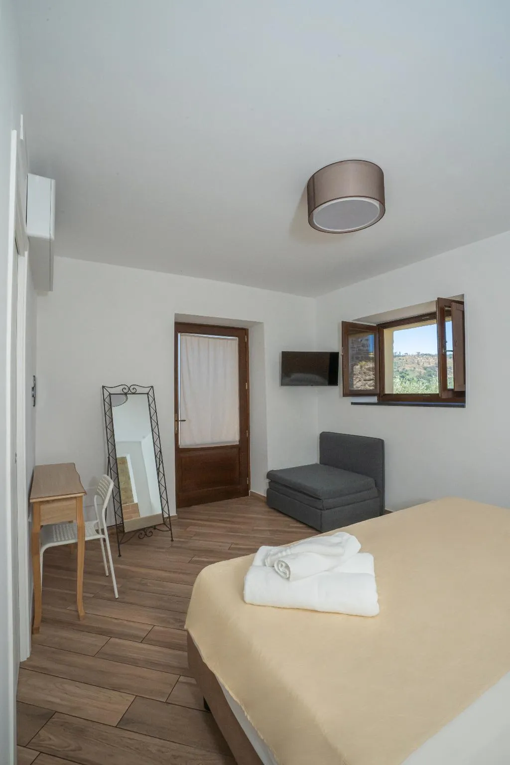 DOUBLE SUPERIOR CAPACITY 3 Room, Le Querce Farmhouse, Naples