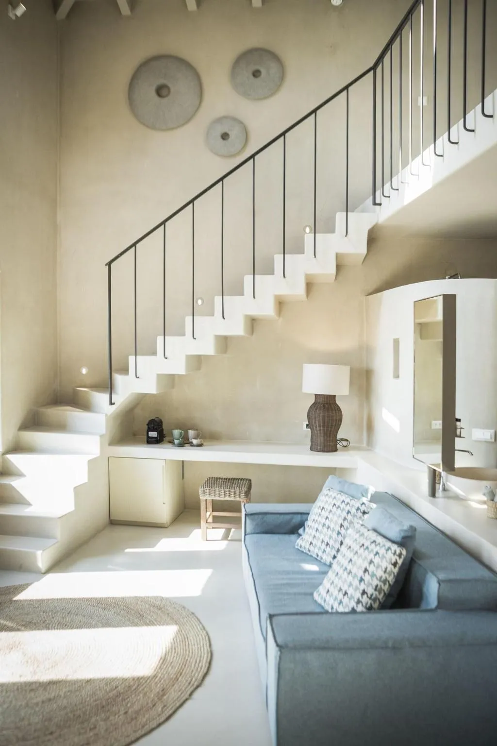 Room, F Zeen, Kefallinia