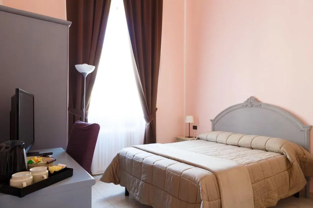 Room, B&B Leone X, Florence