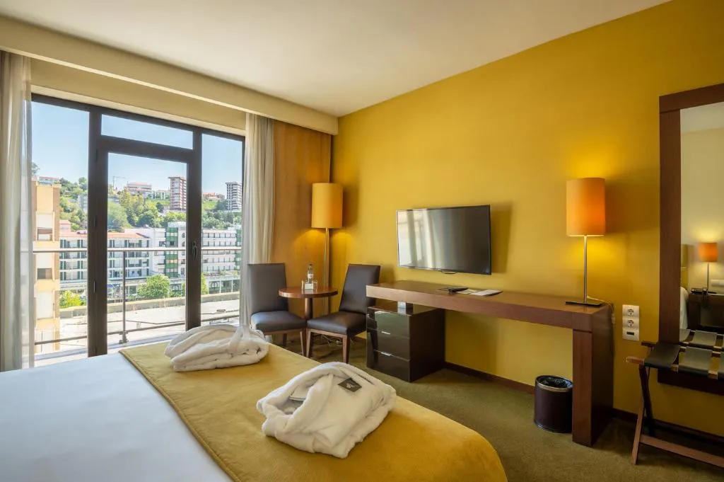 TWIN SUPERIOR Room, Vila Gale Coimbra, Madeira