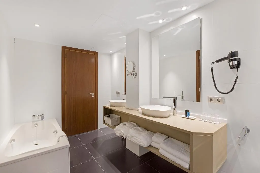 SUITE CAPACITY 3 Room, Palladium, Majorca