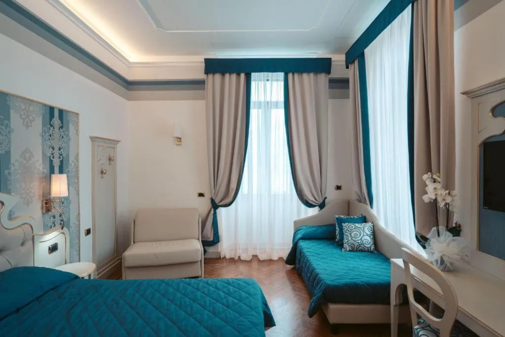 TRIPLE LAKE VIEW Room, Excelsior Splendide, Milan
