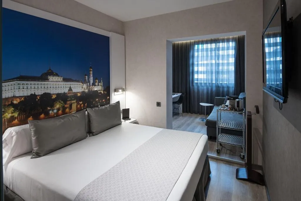 JUNIOR SUITE QUEEN SIZE BED Room, Catalonia Gran Via BCN, Barcelona