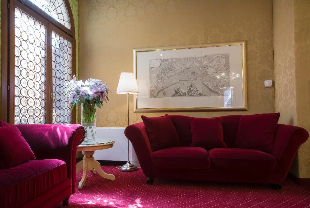 Lobby, Becher, Venice