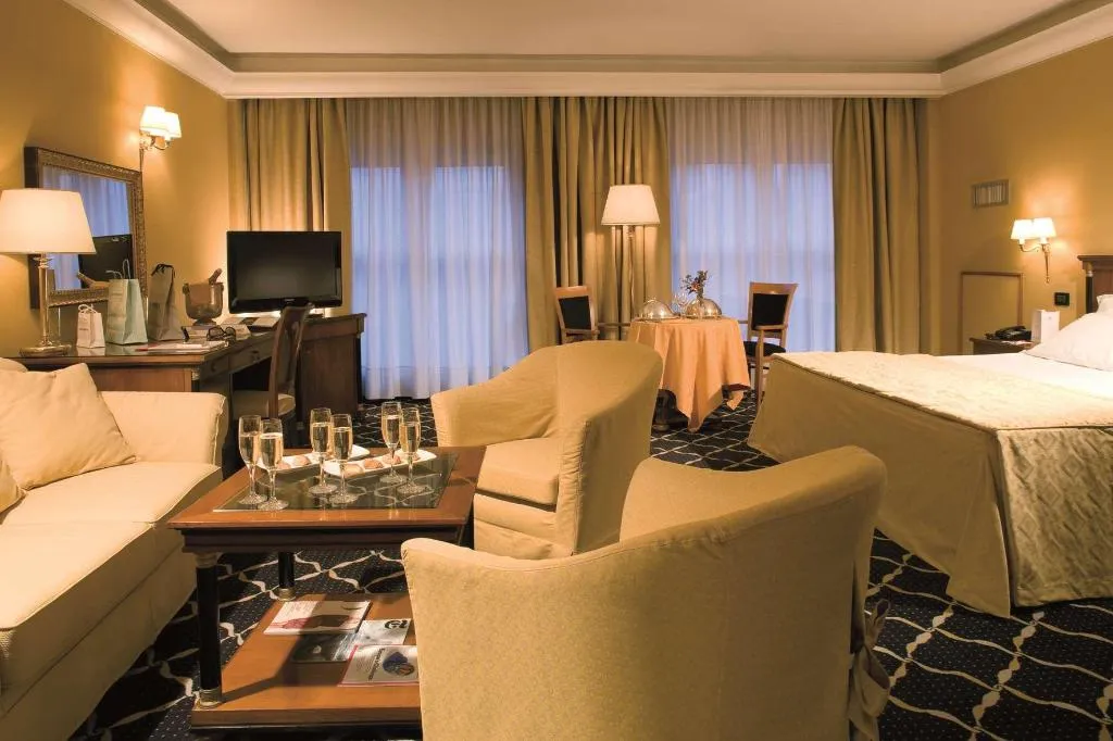 SUITE KING BED NON SMOKING Room, Ramada Naples, Naples