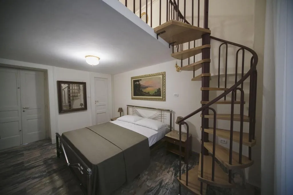 Room, Area Angioina Suites, Naples