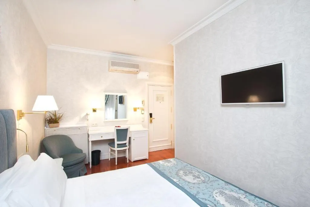 Double or Twin STANDARD Room, Hotel Atlantico, Madrid