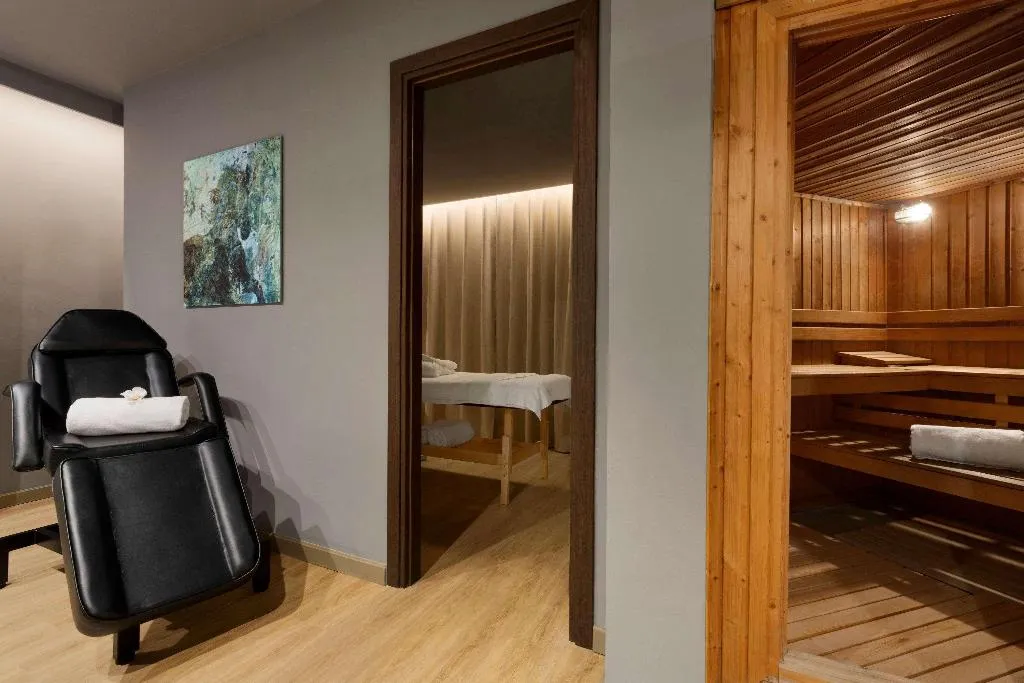 Sports and Entertainment, Wyndham Grand Athens, Athens