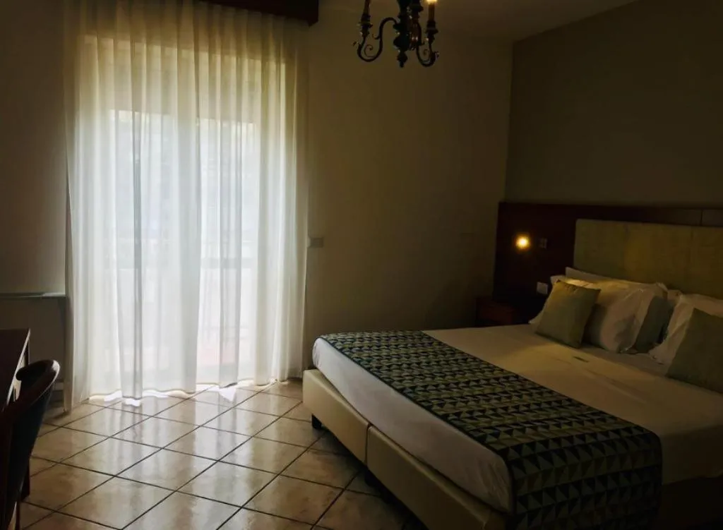 Room, American Hotel, Naples