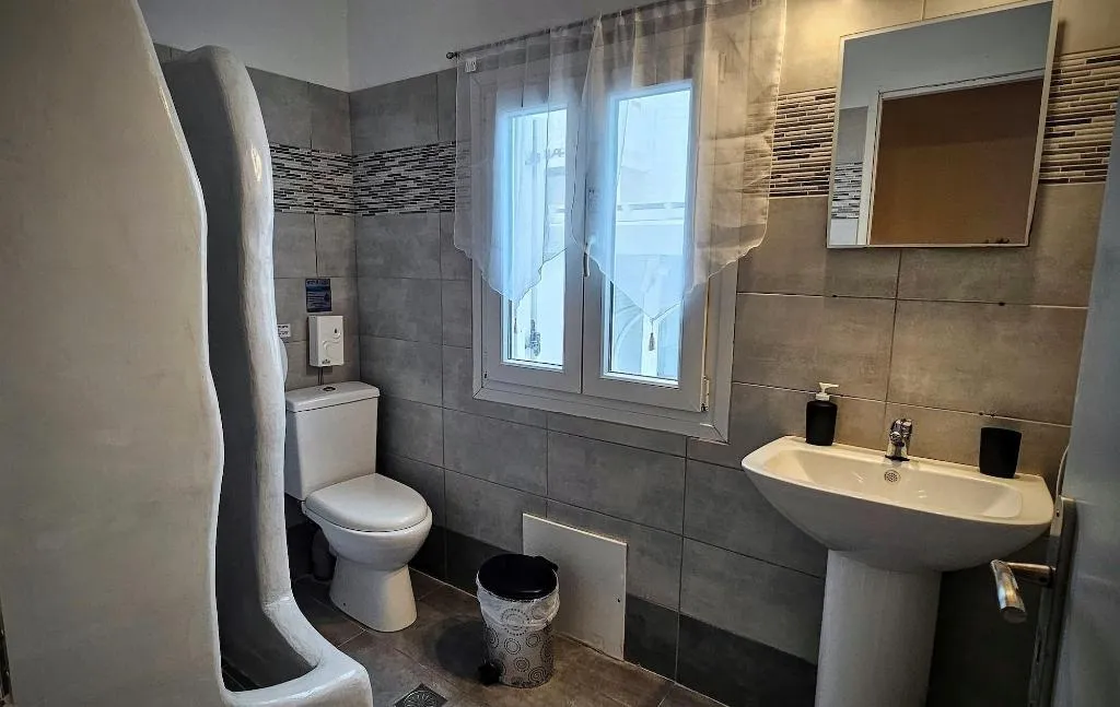 Room, Pleasure Beachside Studios, Santorini