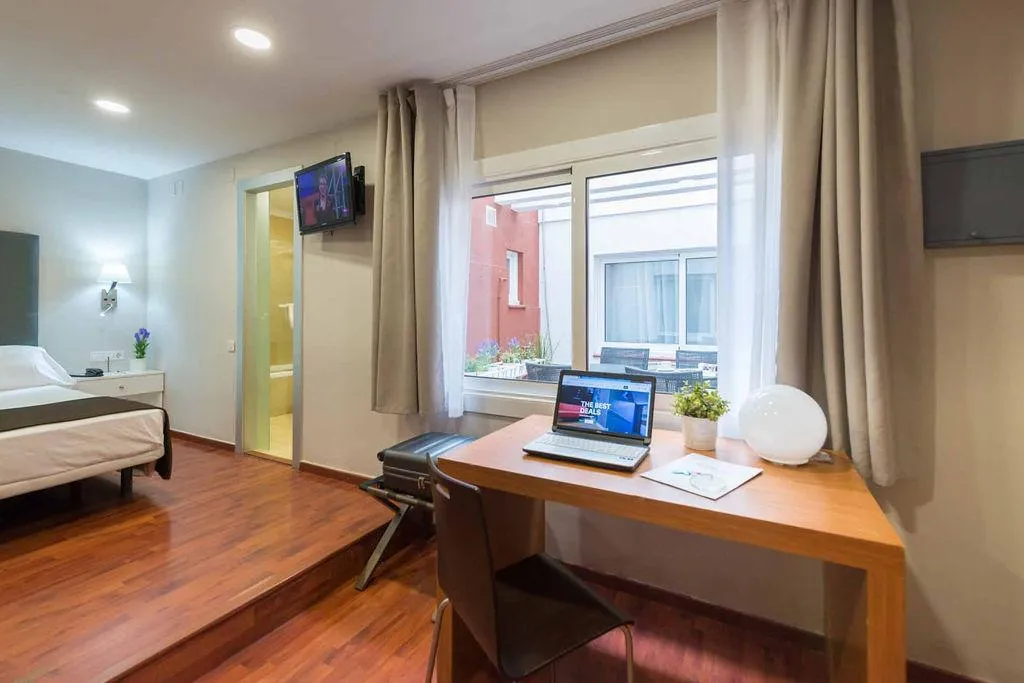 DOUBLE WITH KITCHENETTE Room, Senator Barcelona Apartments, Barcelona