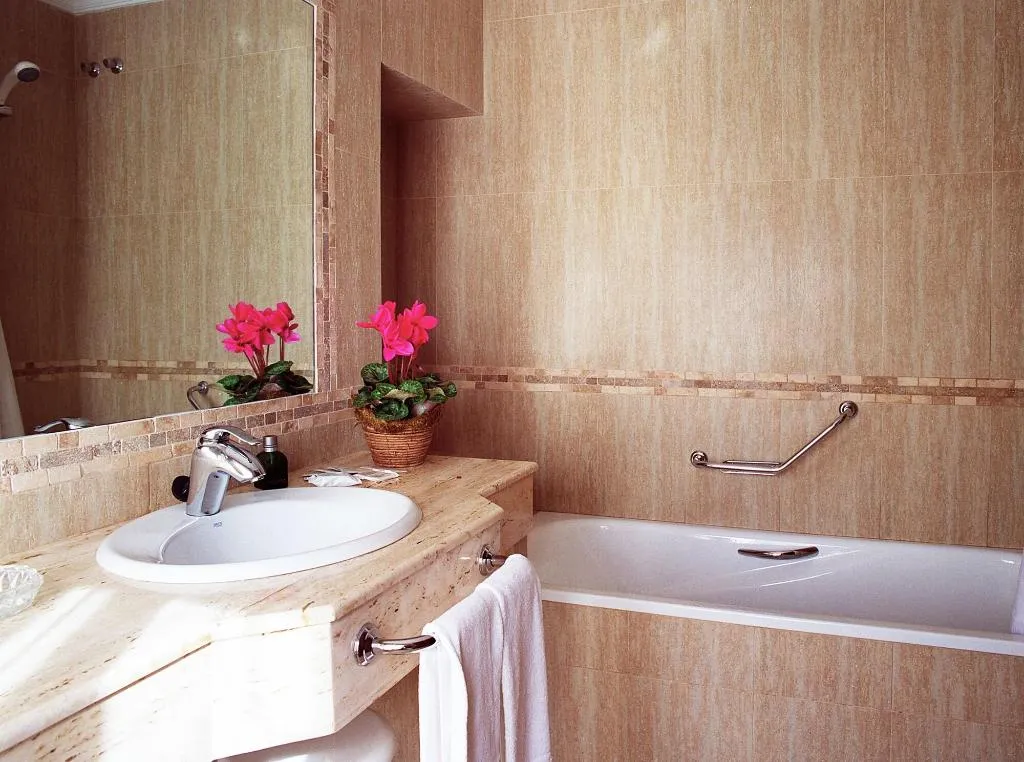 Room, California, Costa Del Sol