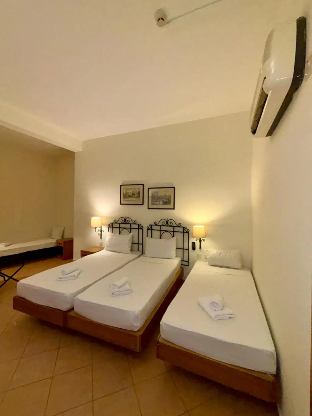 QUADRUPLE STANDARD Room, Hotel Kennedy Nova, Malta