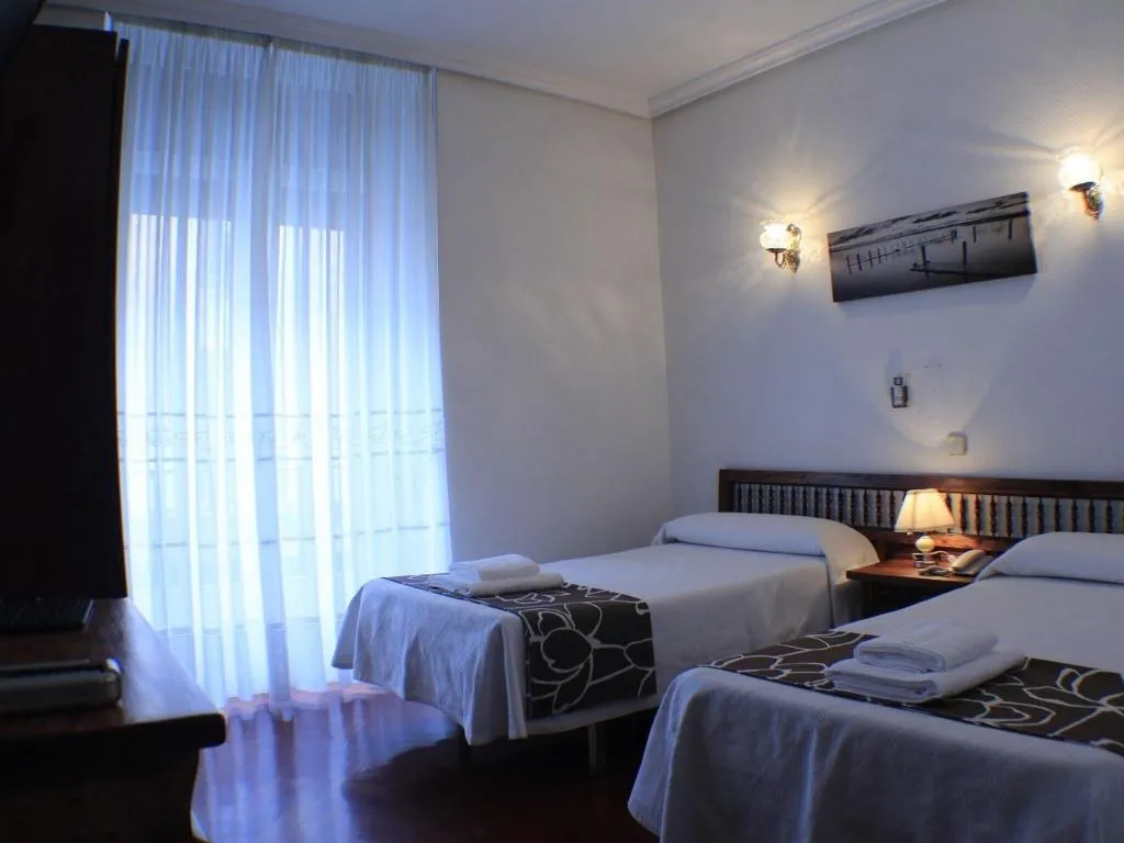 Room, Hostal Esmeralda, Madrid
