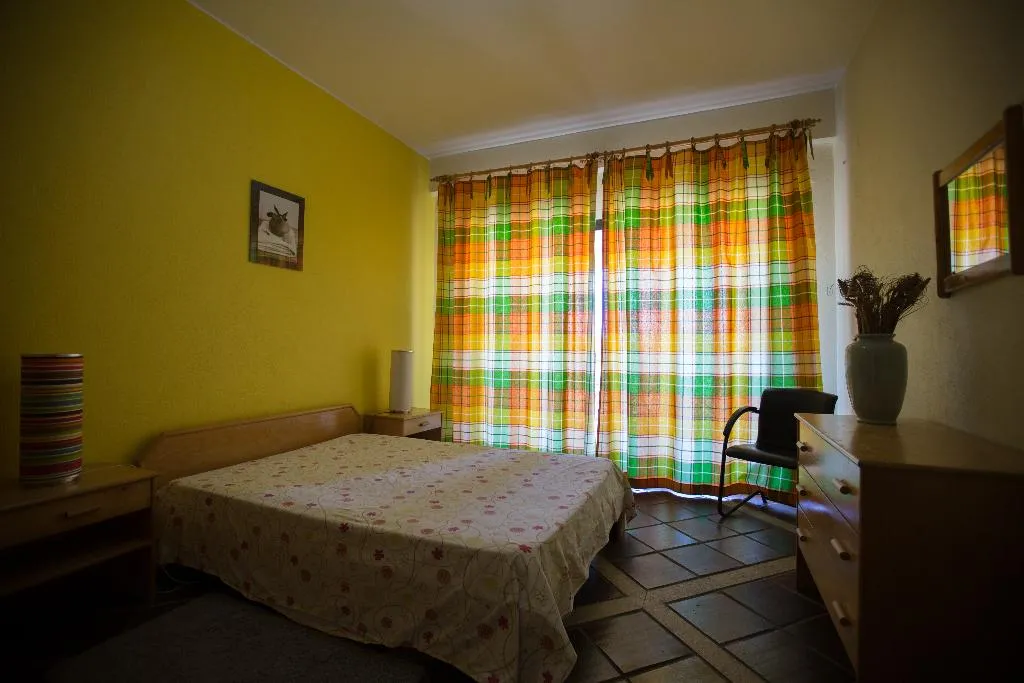 APARTMENT WITH KITCHENETTE Room, Hi Almada - Pousada de Juventude, Lisbon