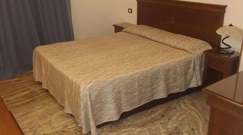Room, Riviera, Palermo