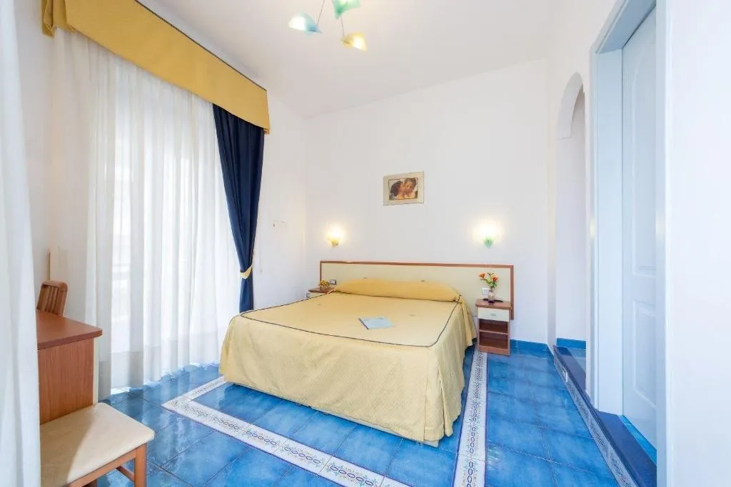 Room, Meublè Casa Mannini, Naples