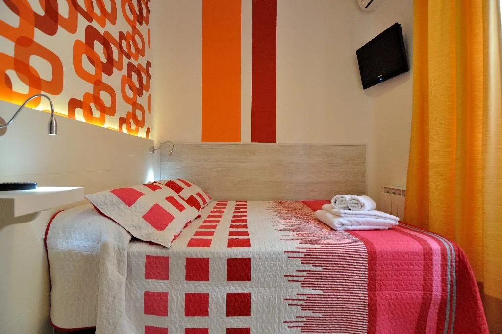 DOUBLE WITH SHARED BATHROOM Room, Far Home Plaza Mayor, Madrid