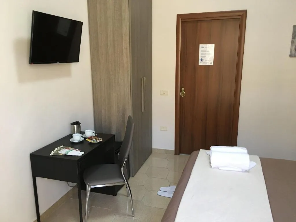Room, Soggiorno Paradiso Due, Naples